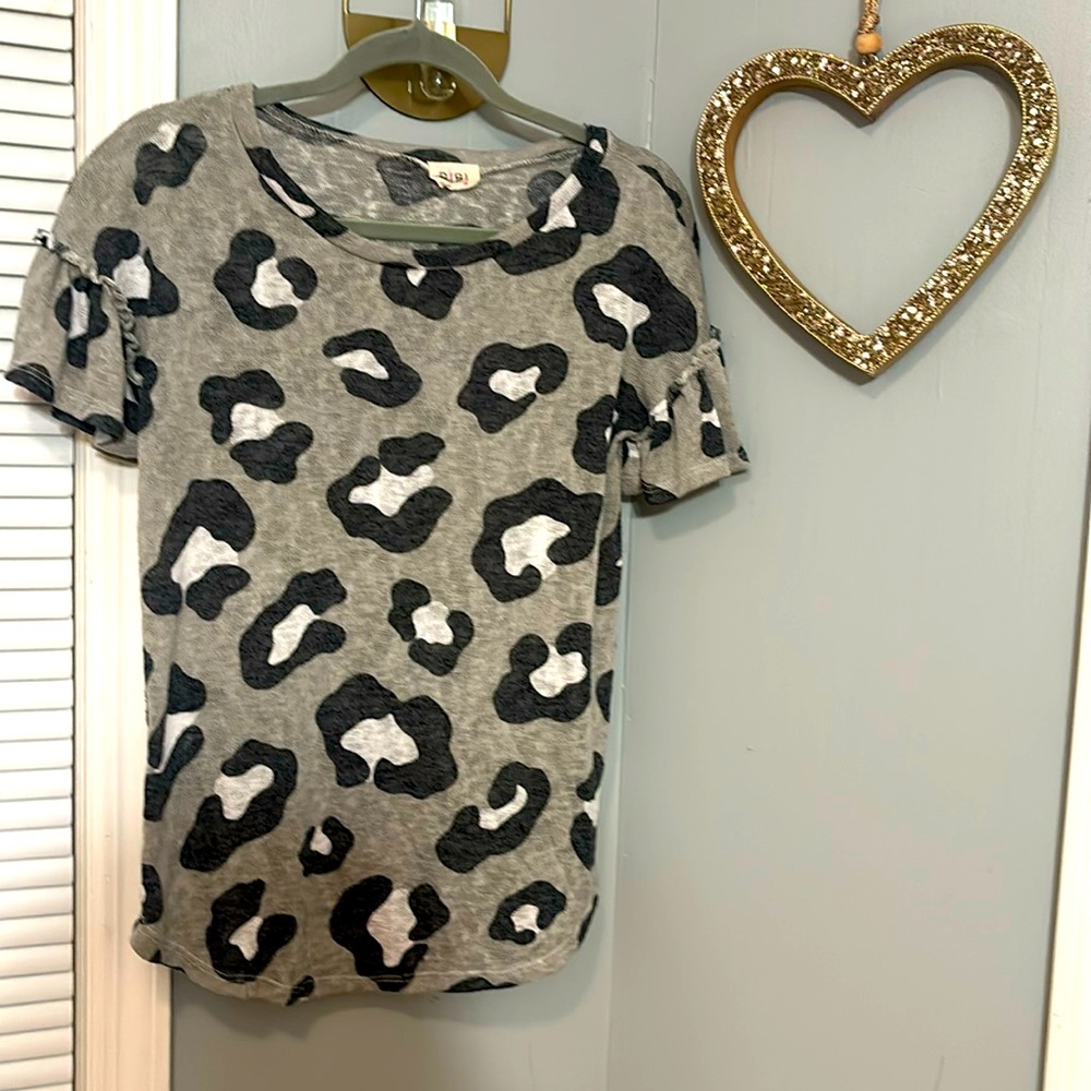 Leopard print tee